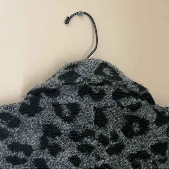 Madewell gray leopard print sweater button up coat jacket with lapel - Picture 12 of 16